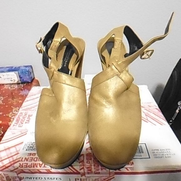 DONNA KARAN COLLECTION gold leather Platform Heels - Picture 1 of 6